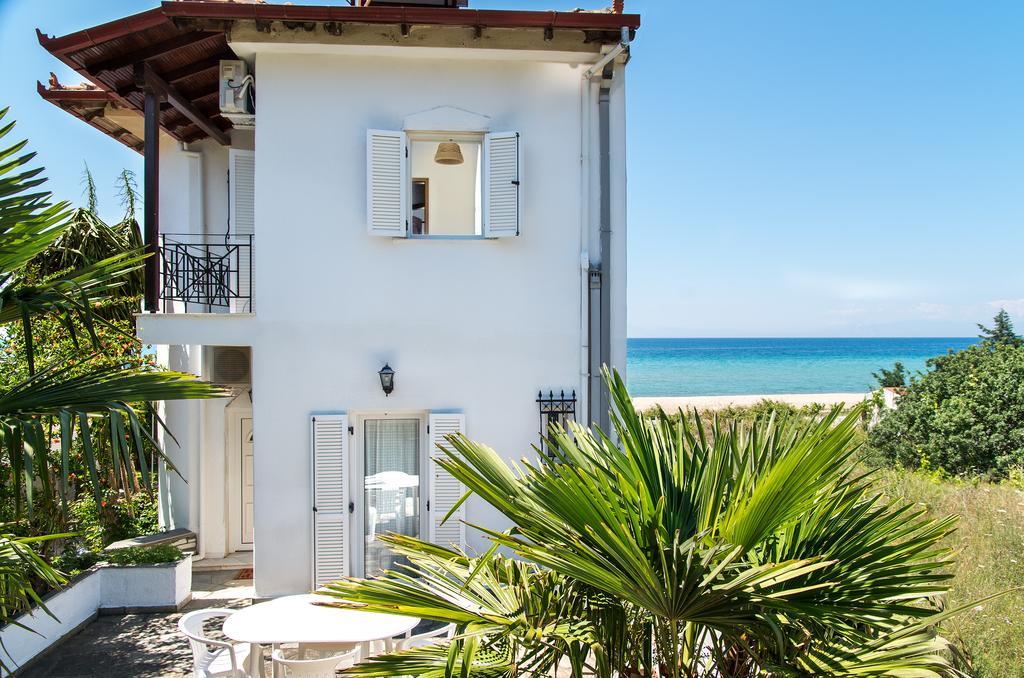 Beach Front Villa Nea Kallikrateia エクステリア 写真